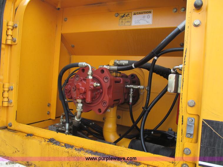 image for item E2815 2004 Hyundai Robex 210LC-7 excavator