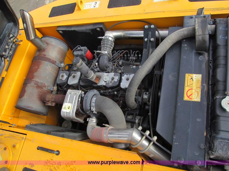image for item E2815 2004 Hyundai Robex 210LC-7 excavator