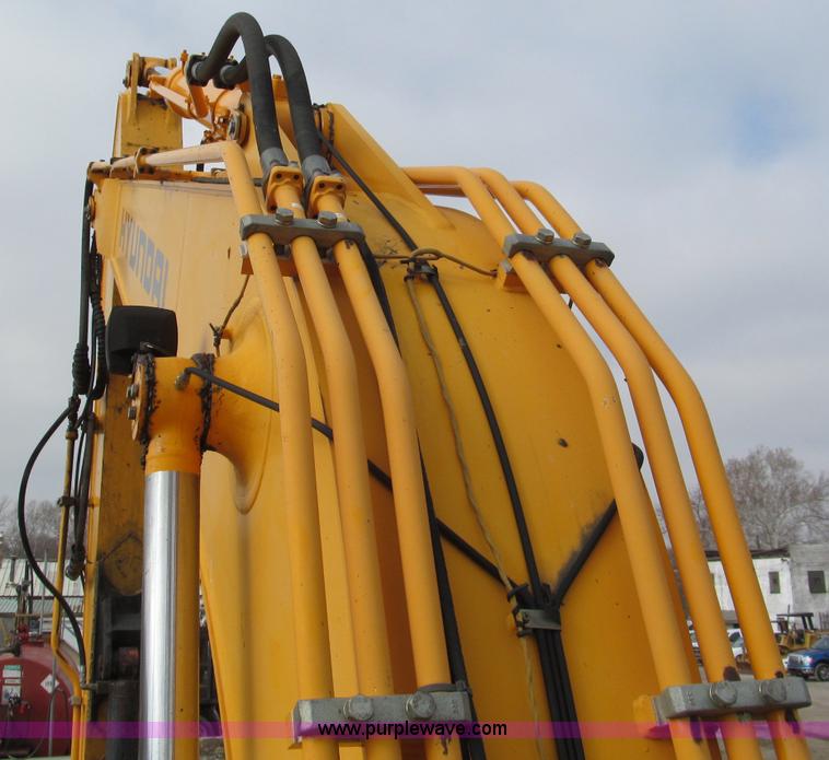 image for item E2815 2004 Hyundai Robex 210LC-7 excavator