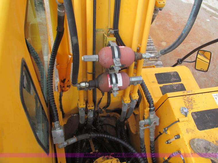 image for item E2815 2004 Hyundai Robex 210LC-7 excavator