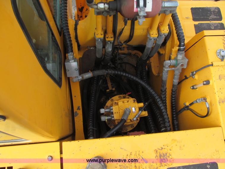 image for item E2815 2004 Hyundai Robex 210LC-7 excavator