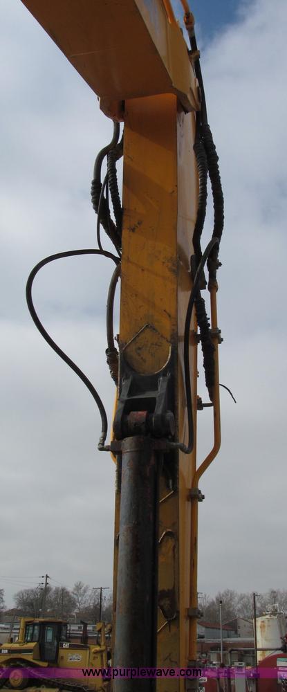 image for item E2815 2004 Hyundai Robex 210LC-7 excavator