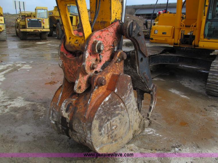 image for item E2815 2004 Hyundai Robex 210LC-7 excavator