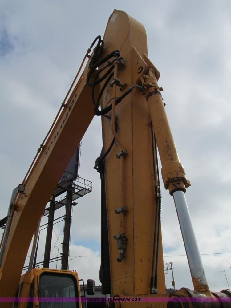 image for item E2815 2004 Hyundai Robex 210LC-7 excavator