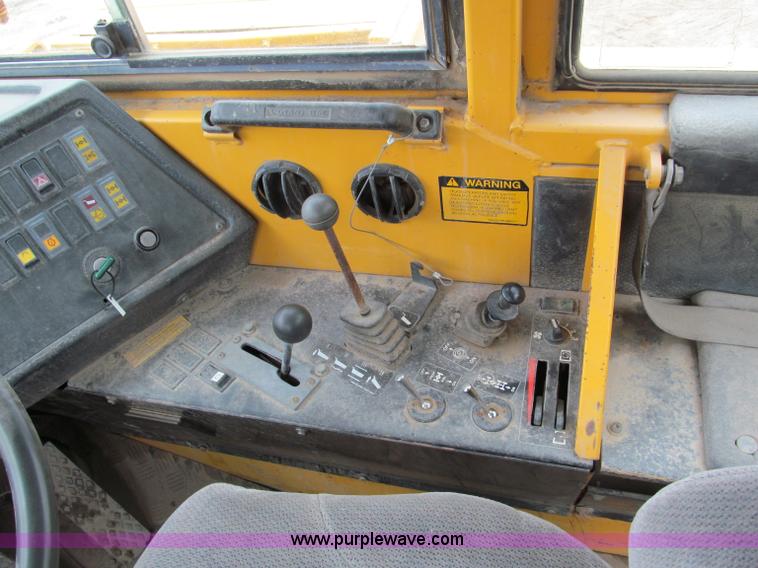 image for item E2817 1993 Volvo A30 articulated dump truck