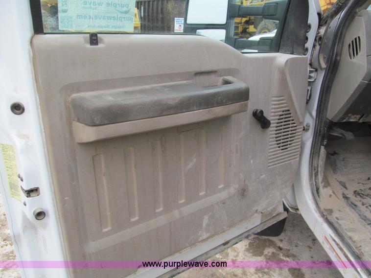 image for item E2818 2008 Ford F550 XL Super Duty box truck