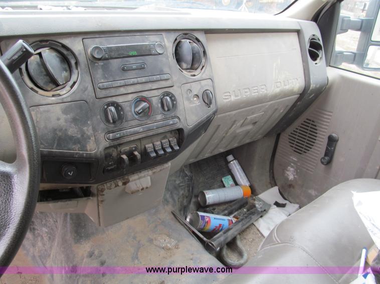image for item E2818 2008 Ford F550 XL Super Duty box truck