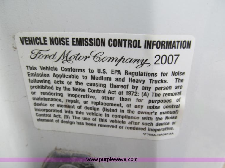 image for item E2818 2008 Ford F550 XL Super Duty box truck