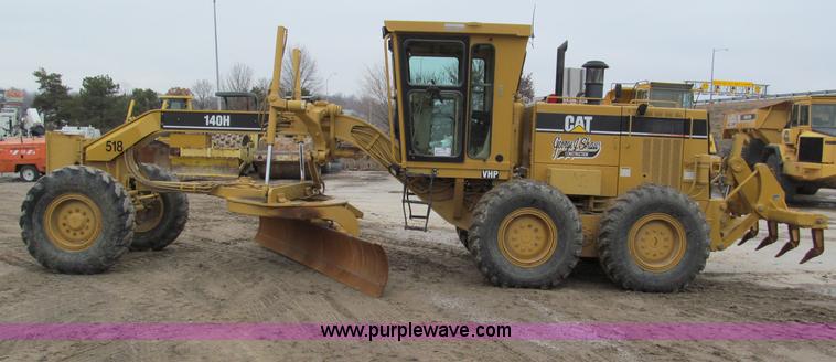 image for item E2819 2001 Caterpillar 140H VHP motor grader