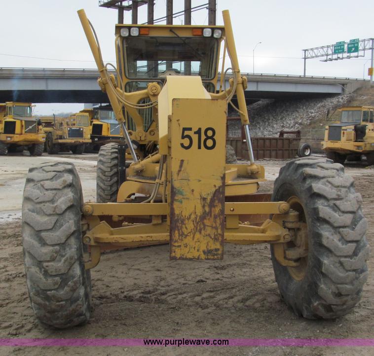 image for item E2819 2001 Caterpillar 140H VHP motor grader