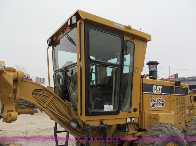 image for item E2819 2001 Caterpillar 140H VHP motor grader