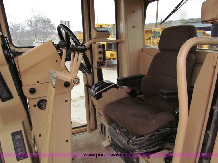 image for item E2819 2001 Caterpillar 140H VHP motor grader