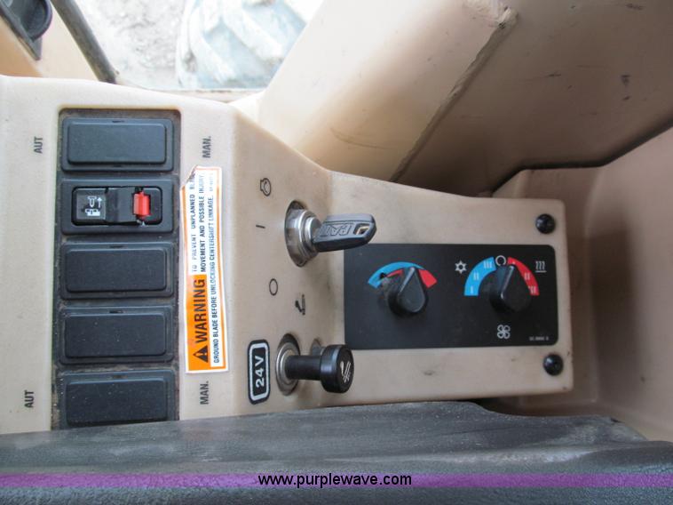 image for item E2819 2001 Caterpillar 140H VHP motor grader