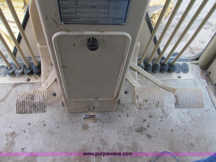 image for item E2819 2001 Caterpillar 140H VHP motor grader