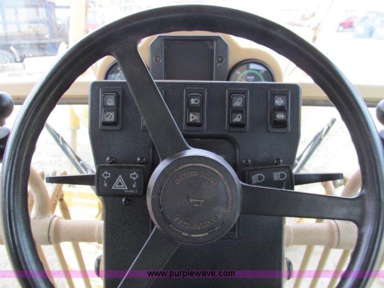 image for item E2819 2001 Caterpillar 140H VHP motor grader