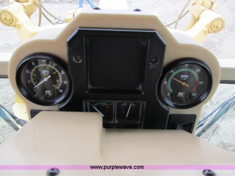 image for item E2819 2001 Caterpillar 140H VHP motor grader