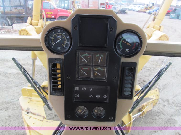 image for item E2819 2001 Caterpillar 140H VHP motor grader