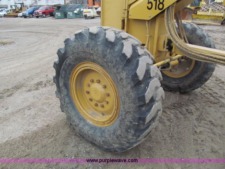image for item E2819 2001 Caterpillar 140H VHP motor grader