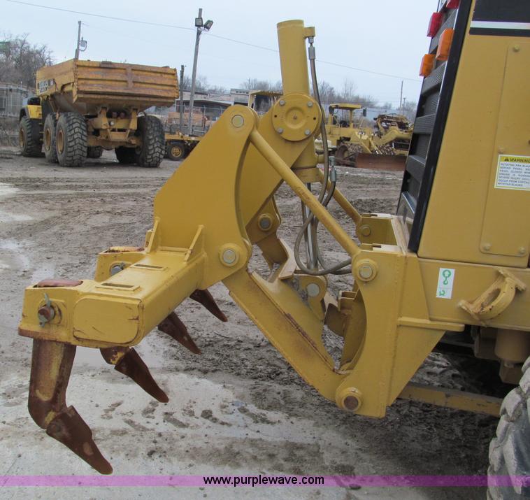 image for item E2819 2001 Caterpillar 140H VHP motor grader