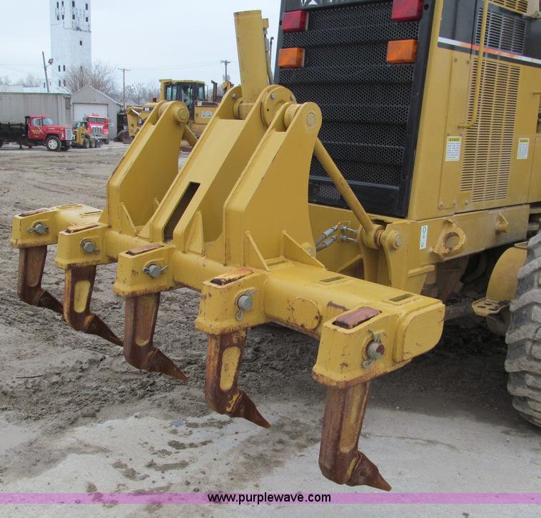 image for item E2819 2001 Caterpillar 140H VHP motor grader