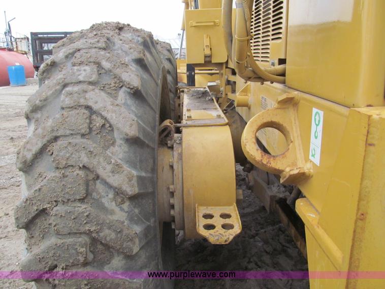 image for item E2819 2001 Caterpillar 140H VHP motor grader