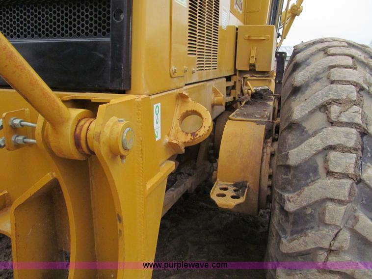image for item E2819 2001 Caterpillar 140H VHP motor grader