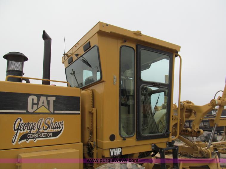 image for item E2819 2001 Caterpillar 140H VHP motor grader
