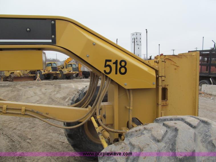 image for item E2819 2001 Caterpillar 140H VHP motor grader