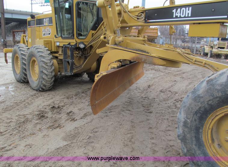 image for item E2819 2001 Caterpillar 140H VHP motor grader