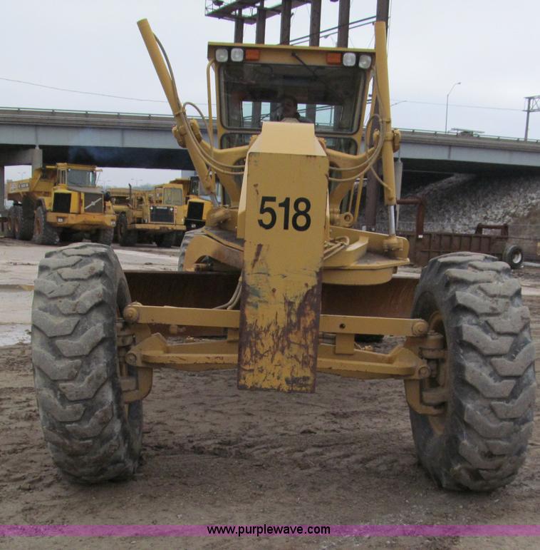 image for item E2819 2001 Caterpillar 140H VHP motor grader