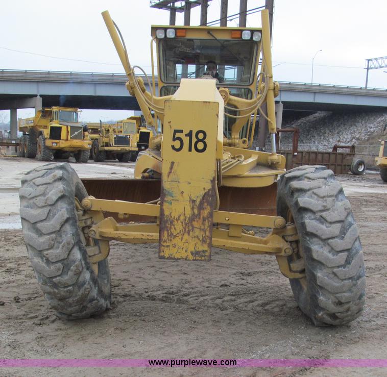 image for item E2819 2001 Caterpillar 140H VHP motor grader
