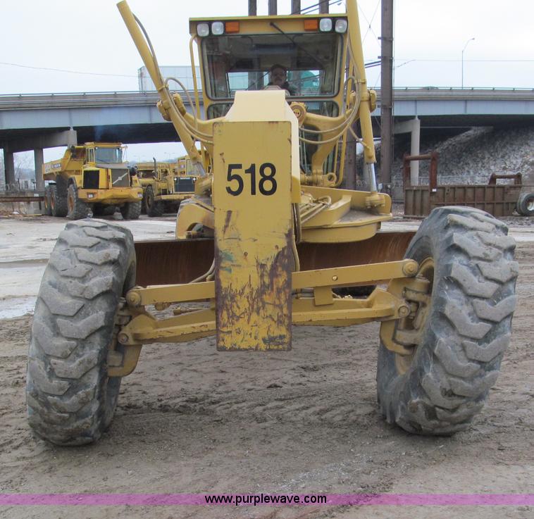 image for item E2819 2001 Caterpillar 140H VHP motor grader