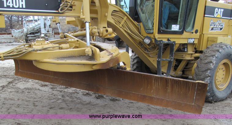 image for item E2819 2001 Caterpillar 140H VHP motor grader