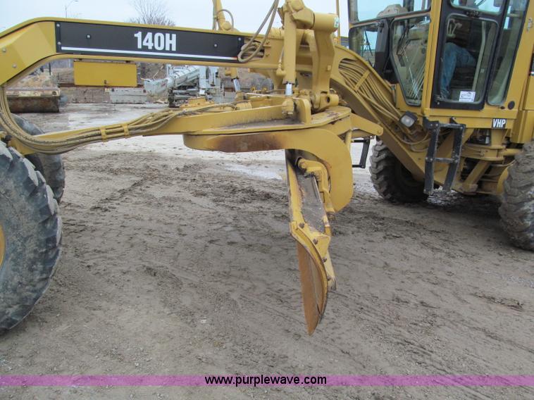 image for item E2819 2001 Caterpillar 140H VHP motor grader