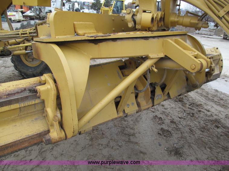 image for item E2819 2001 Caterpillar 140H VHP motor grader