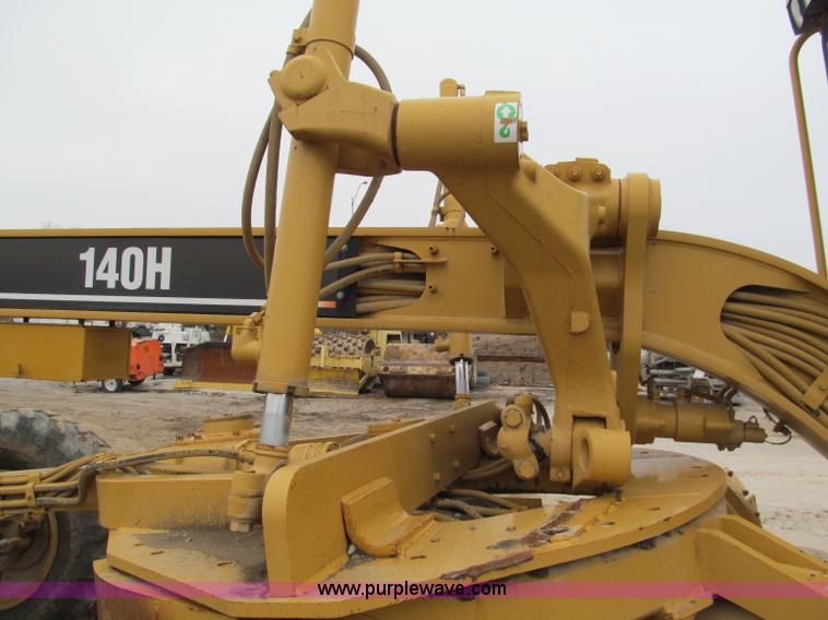 image for item E2819 2001 Caterpillar 140H VHP motor grader