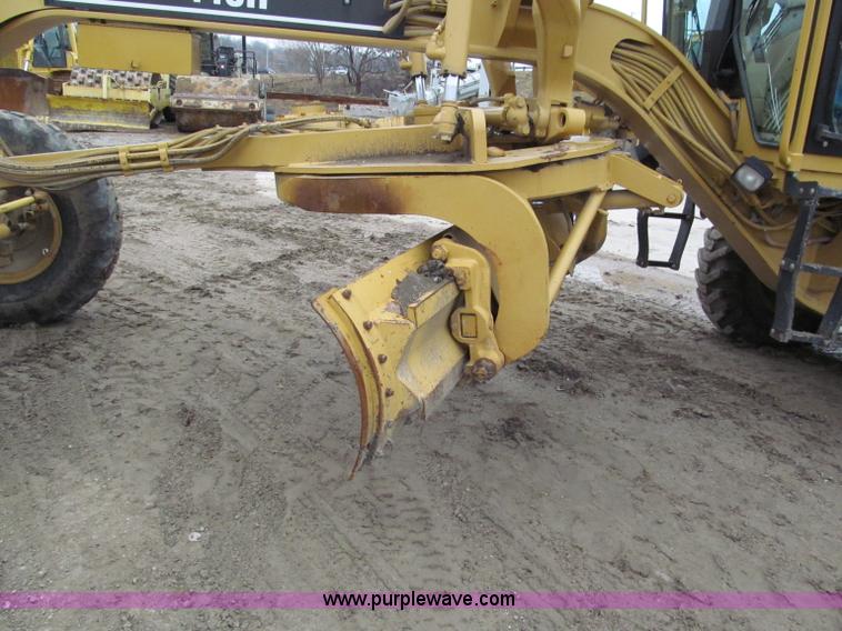 image for item E2819 2001 Caterpillar 140H VHP motor grader