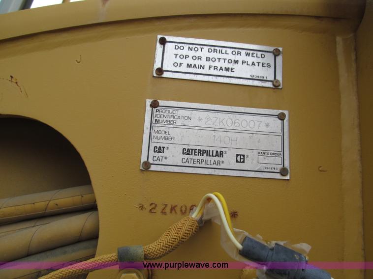 image for item E2819 2001 Caterpillar 140H VHP motor grader