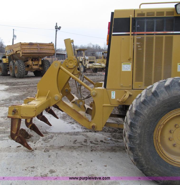 image for item E2819 2001 Caterpillar 140H VHP motor grader