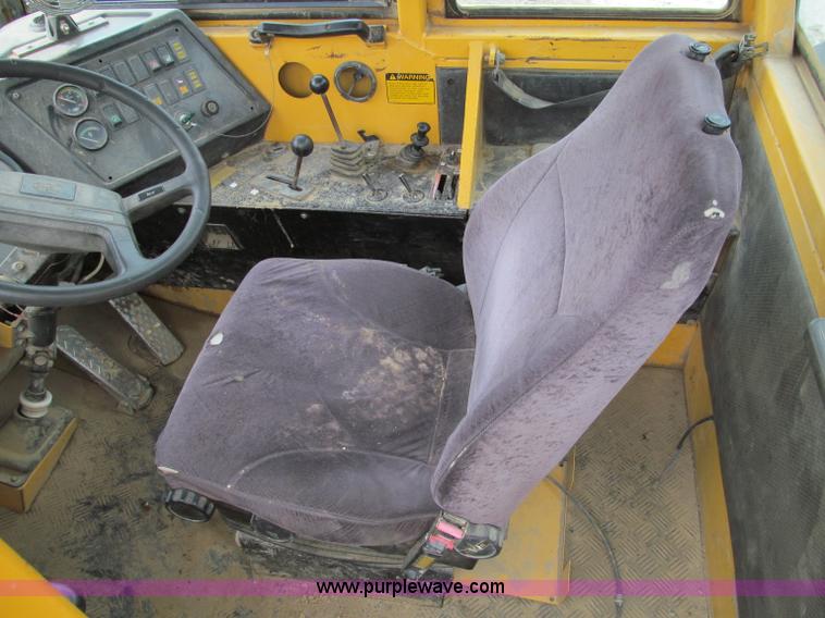 image for item E2820 1995 Volvo A35 articulated dump truck