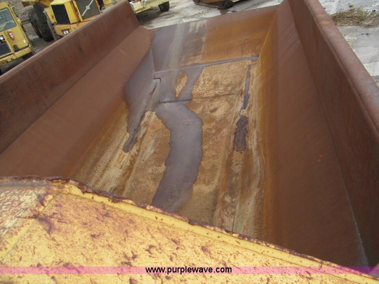 image for item E2820 1995 Volvo A35 articulated dump truck