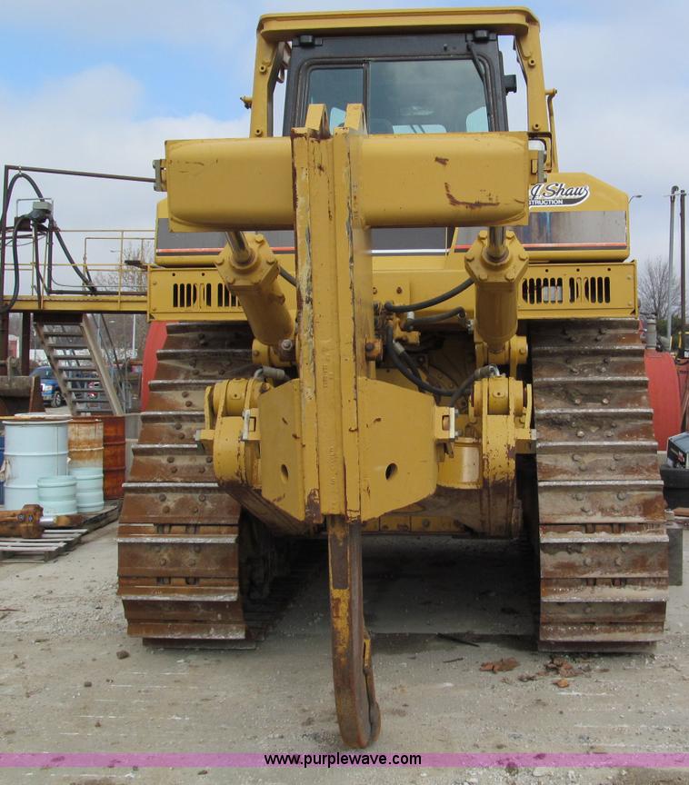 image for item E2821 1996 Caterpillar D8R dozer