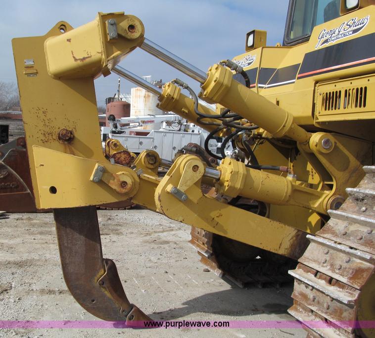 image for item E2821 1996 Caterpillar D8R dozer