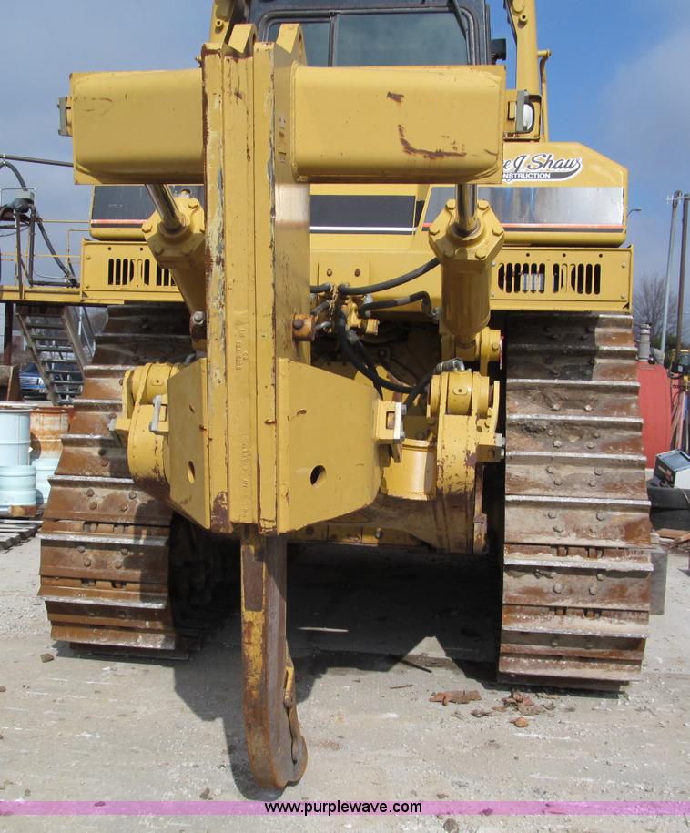 image for item E2821 1996 Caterpillar D8R dozer