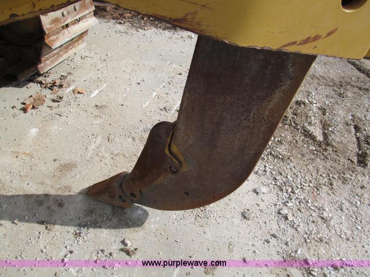 image for item E2821 1996 Caterpillar D8R dozer