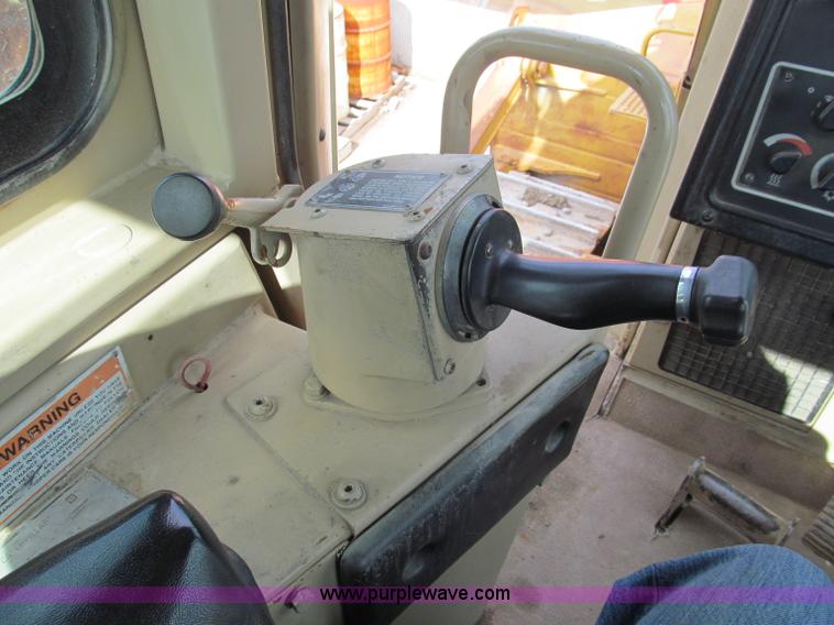 image for item E2821 1996 Caterpillar D8R dozer