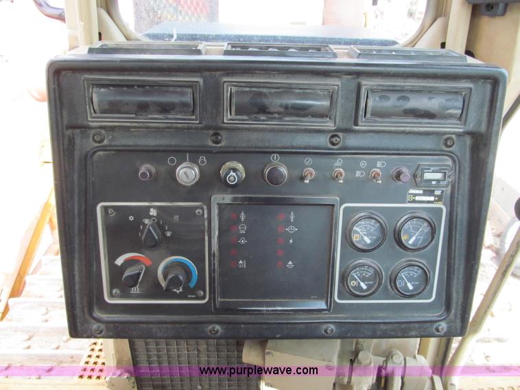 image for item E2821 1996 Caterpillar D8R dozer