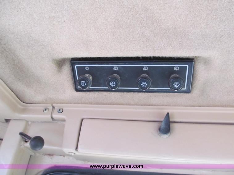 image for item E2821 1996 Caterpillar D8R dozer