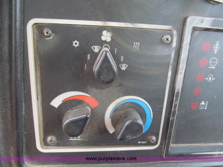 image for item E2821 1996 Caterpillar D8R dozer