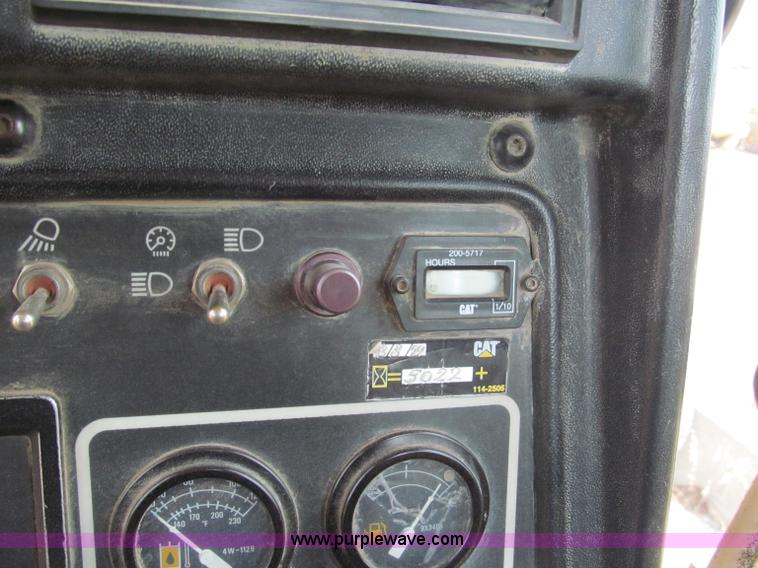 image for item E2821 1996 Caterpillar D8R dozer